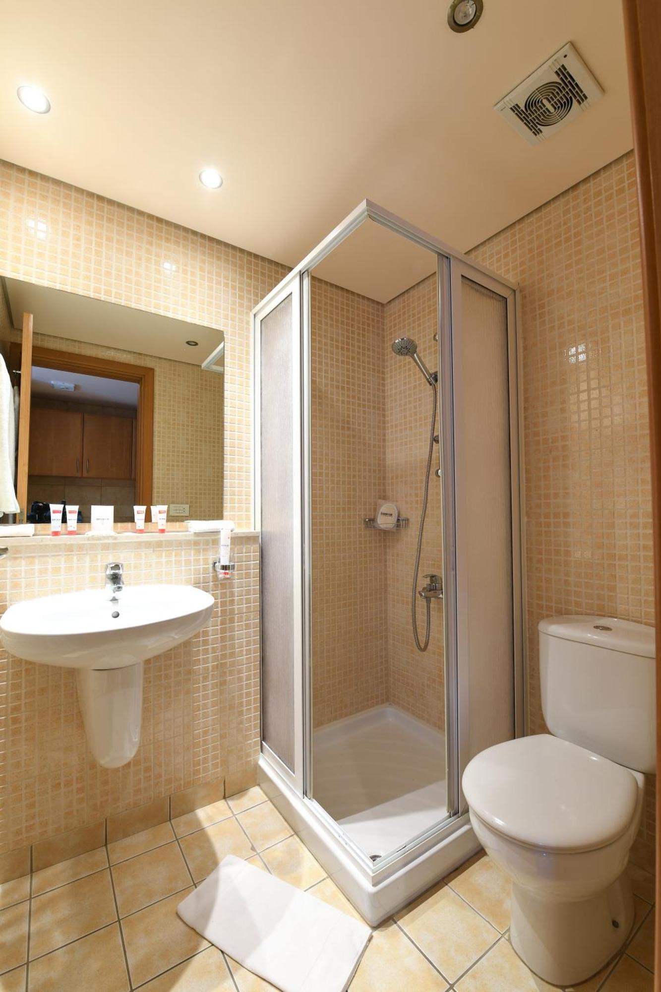 The Smallville Xpress 4* Beirut