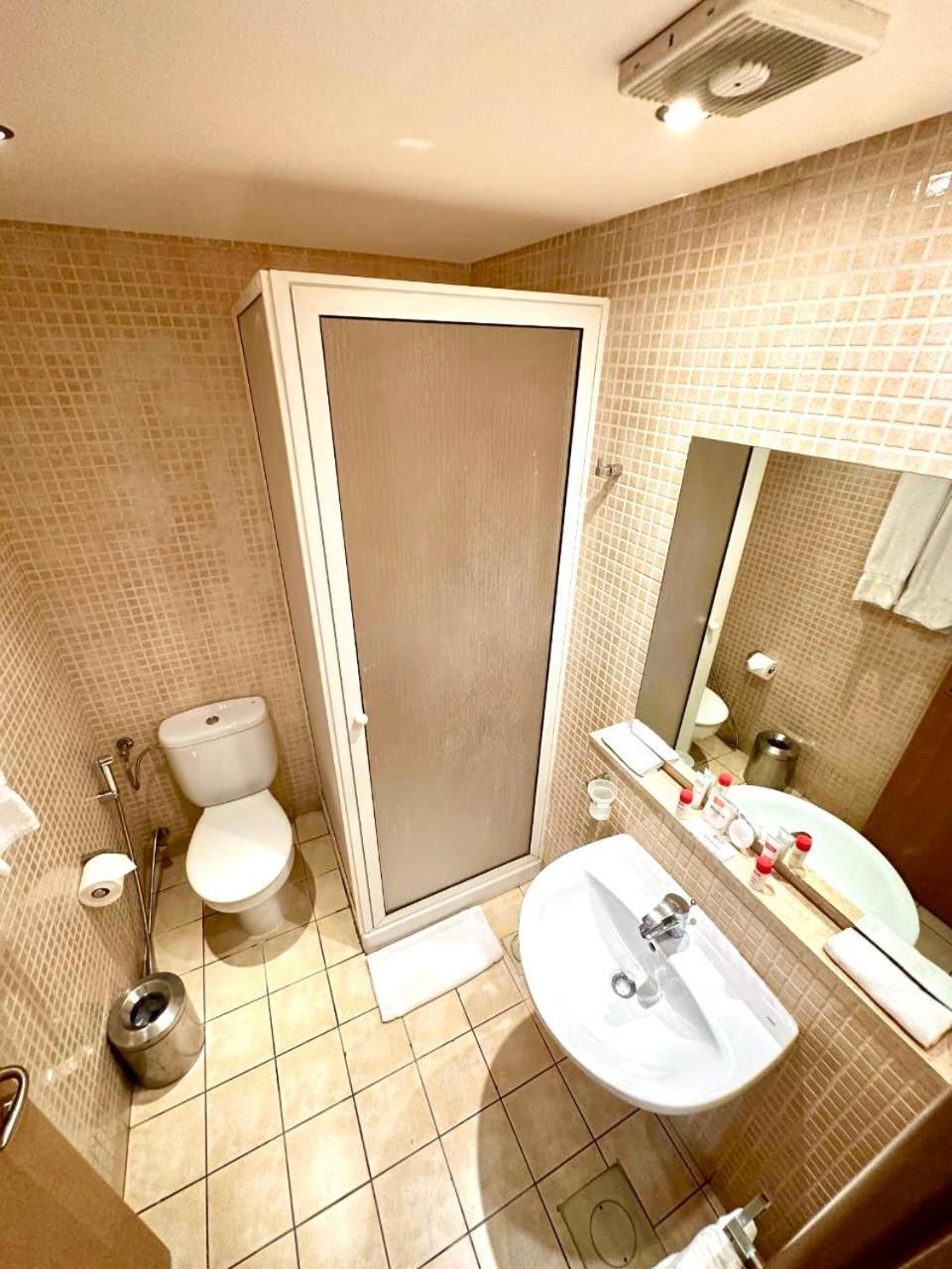 The Smallville Xpress 4* Beirut